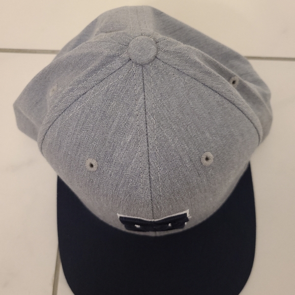 DC Shoes adjustable size Hat - Picture 2 of 9